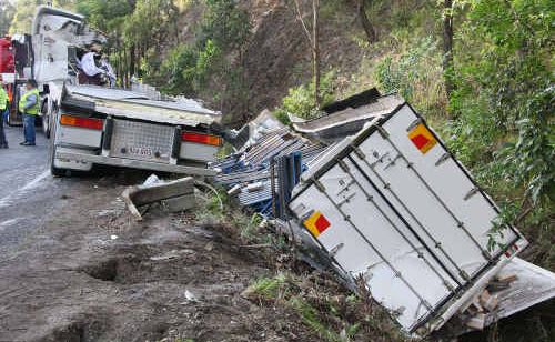 Coffs Clarence Local Area Command have commenced an investigation into the circumstances surrounding the death of a man in a truck crash at Urunga on Tuesday morning. Coffs Clarence Local Area Command have commenced an investigation into the circumstances surrounding the death of a man in a truck crash at Urunga on Tuesday morning.
